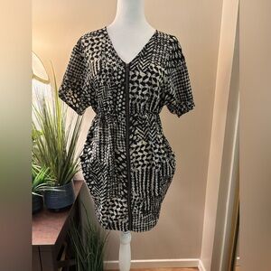 Tramp Black Short Sleeve Geometric Front Zip Up Dress Size 6